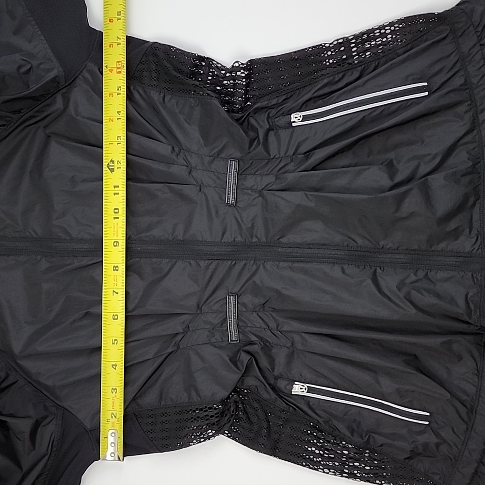 Lululemon Run Wild Zip Up Jacket Black Lightweight Mesh Panels Back Size 6 - Picture 16 of 16